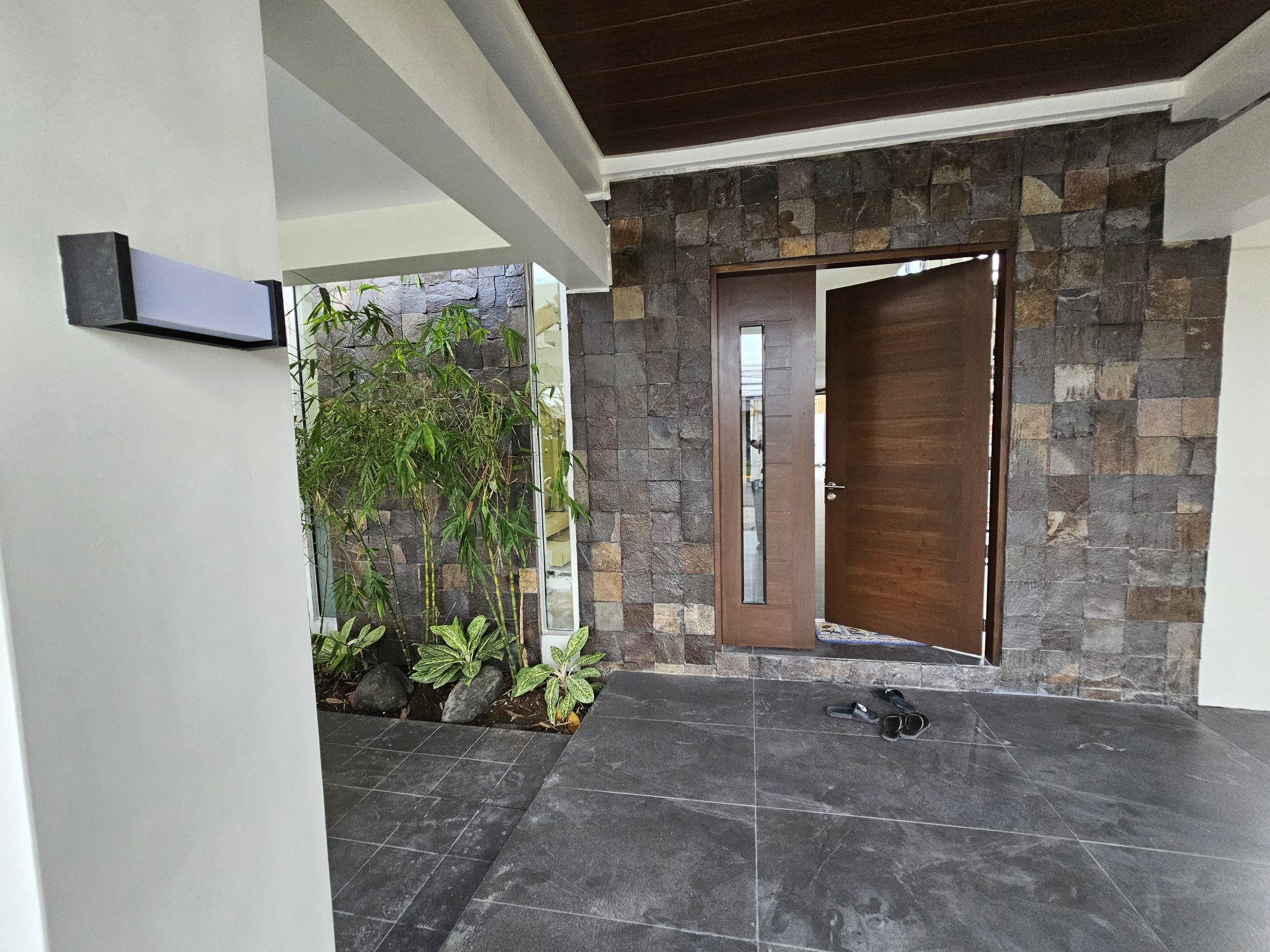 Main entrance and stone-clad wall.